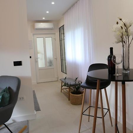 Flora Studio Apartments Korenica Eksteriør billede