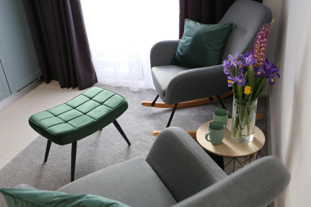 Flora Studio Apartments Korenica Eksteriør billede