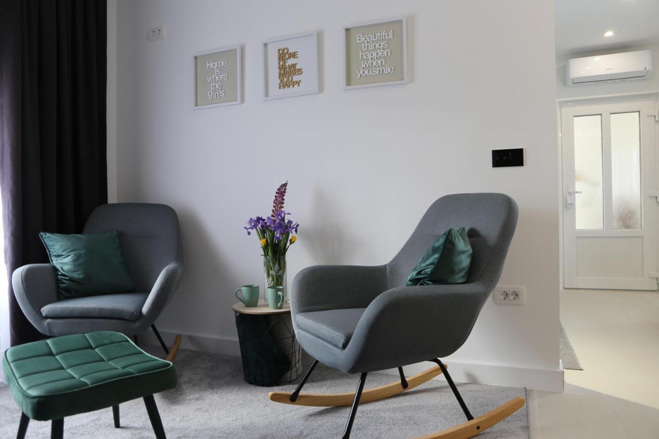 Flora Studio Apartments Korenica Eksteriør billede