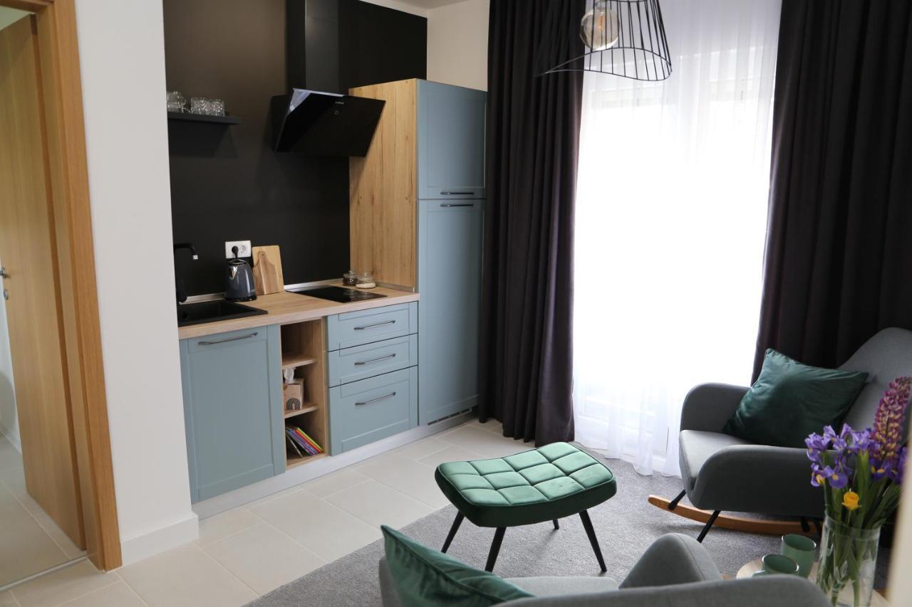 Flora Studio Apartments Korenica Eksteriør billede