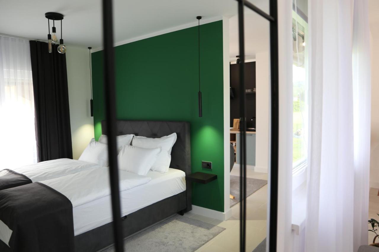 Flora Studio Apartments Korenica Eksteriør billede
