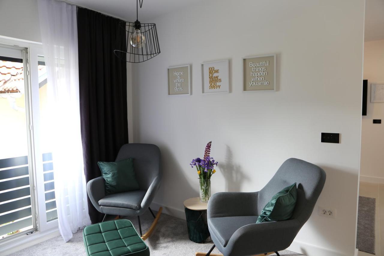 Flora Studio Apartments Korenica Eksteriør billede