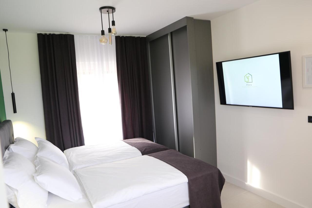 Flora Studio Apartments Korenica Eksteriør billede